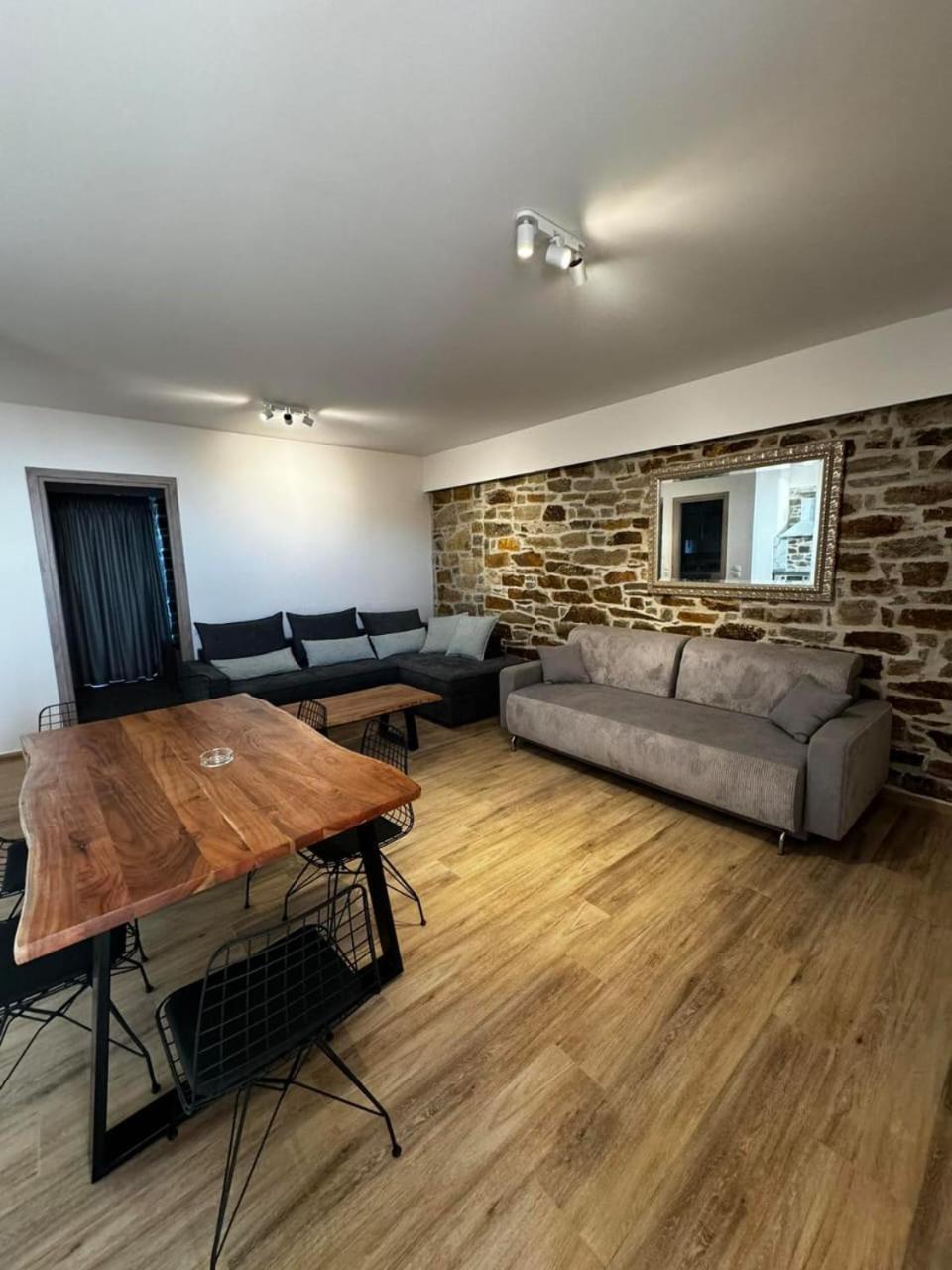 Lithos Apartment